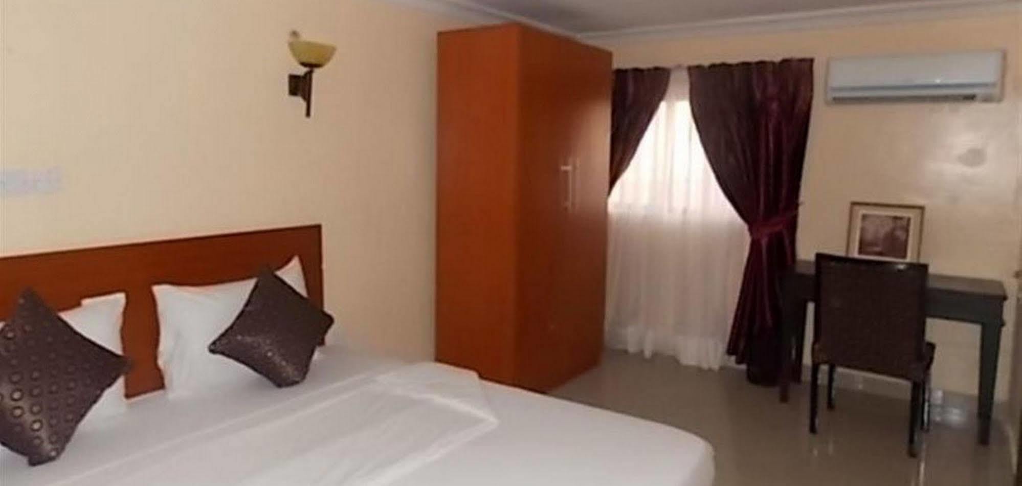 Crown Cottage Hotel Ikeja Exterior foto