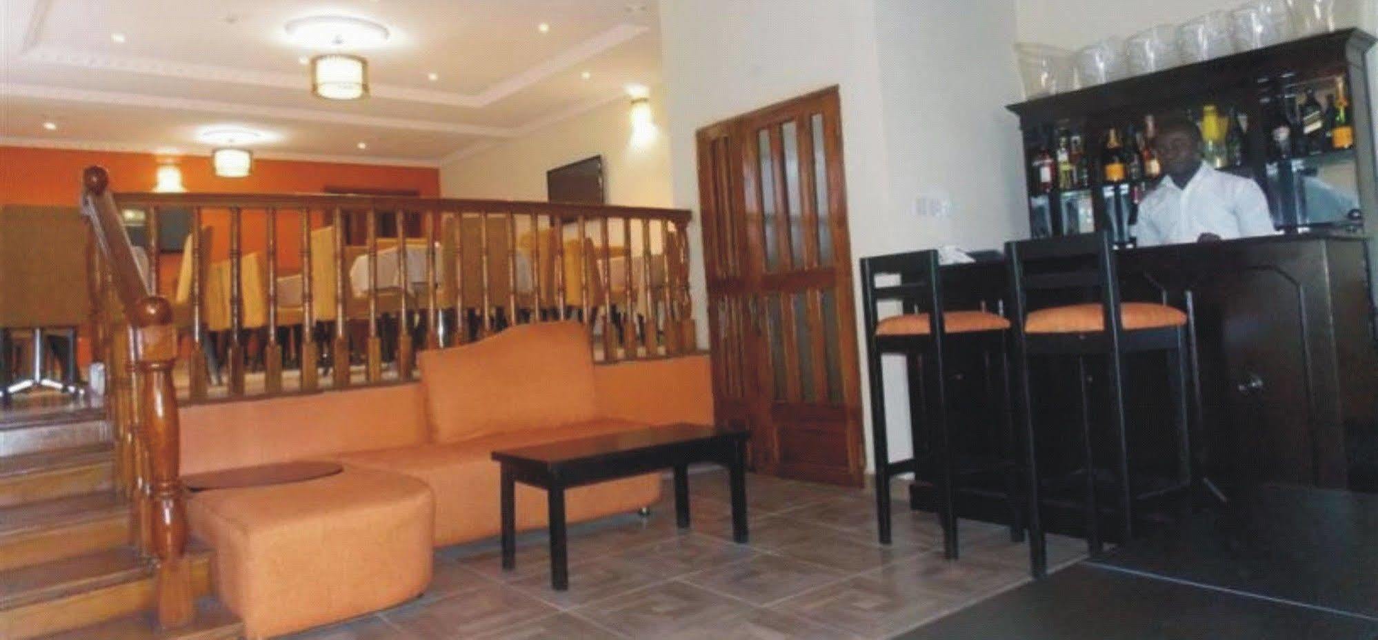 Crown Cottage Hotel Ikeja Exterior foto