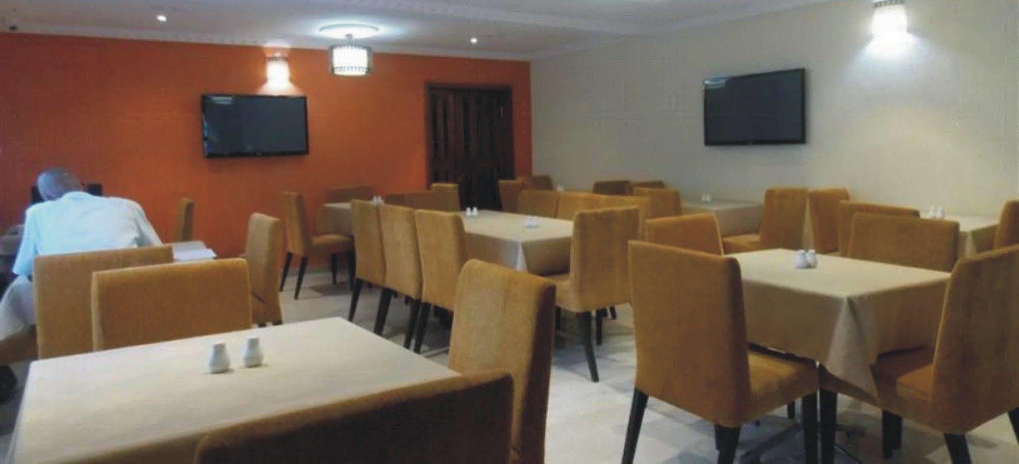 Crown Cottage Hotel Ikeja Exterior foto