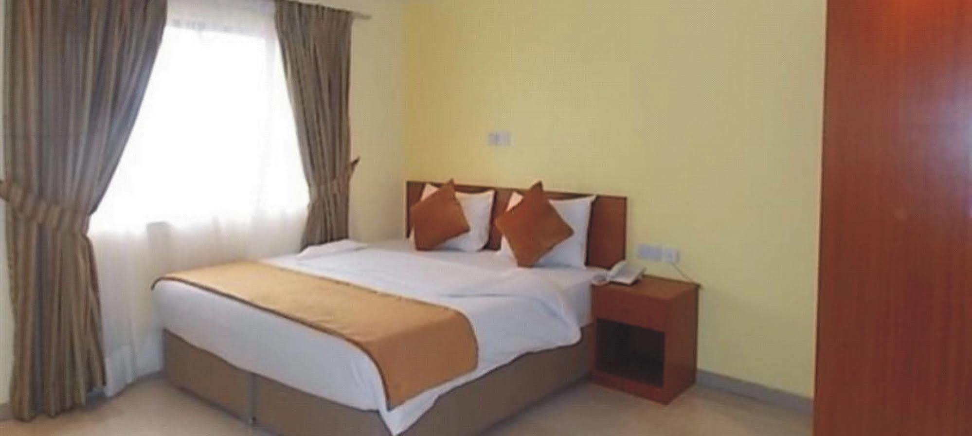 Crown Cottage Hotel Ikeja Exterior foto